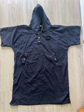 Slow Tide pancho L-XL in Black